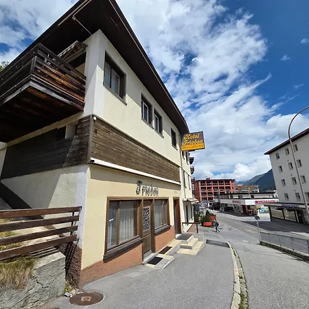 Frieden Hotel 2*